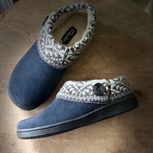 *NIB*CLARKS Indoor/Outdoor Suede Insulated Slippers/Navy- Nikki, Sz -9M